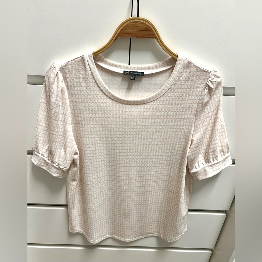 Adrianna Papell women’s blouse top - puff sleeve- size Medium